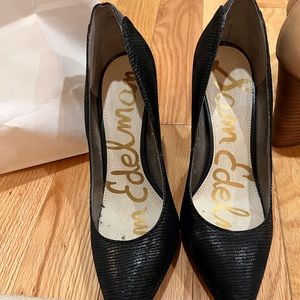 Sam Edelman pumps snakeskin look
